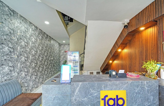 Fabhotel Cressdia