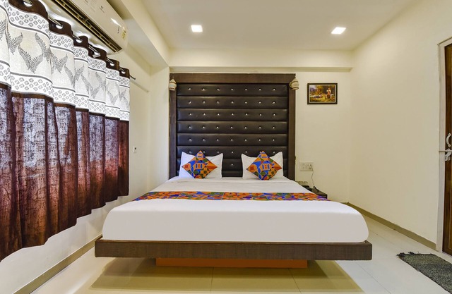 Fabhotel Crystal Inn Ii