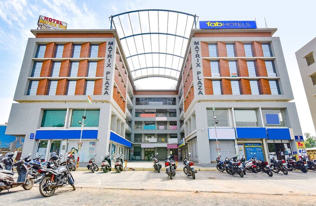 Fabhotel Matrix Inn