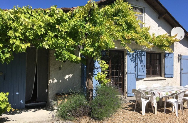 Fabulous location-Farmhouse-Heated Pool -Sauna-Zip Line-Pool Table