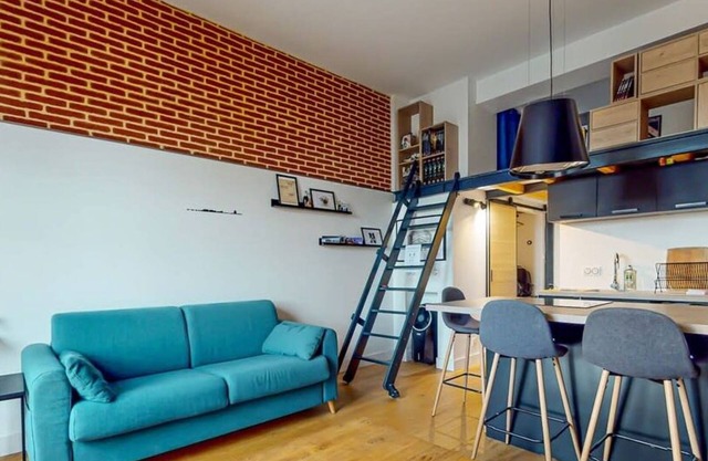 Fac 5 · Tram/métro vue Garonne Parking