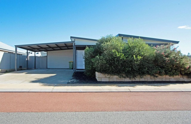 Fair Winds: 4 BR, 2 BA House in Jurien Bay, Sleeps 8