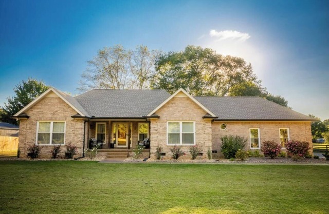 Fairview Escape 3BR, Sleeps 8 + Arcade, 4 Beds