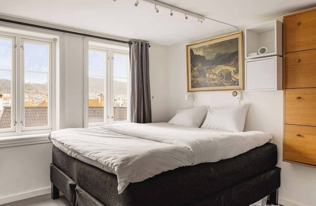 Fairytale Surroundings - 450m to the Train Station