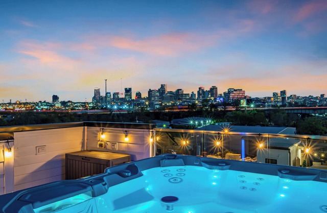 Fall 2 hot tubs, dual rooftops, karaoke lounges near Broadway & Nissan Stadium