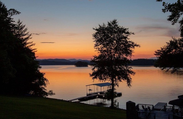 Fall Foliage Retreat | Lakefront Cabin w/Hot Tub, Pool Table, Fire Pit