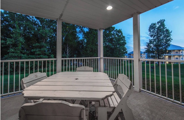 Fall in the Ozarks! 2 sep. spaces w/KING beds, FULL baths & kitchens = PRIVACY!