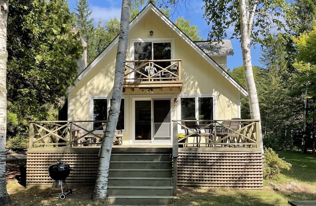 Fall open w/late checkout, stunning, cozy, sunset waterfront on N Lake Leelanau.