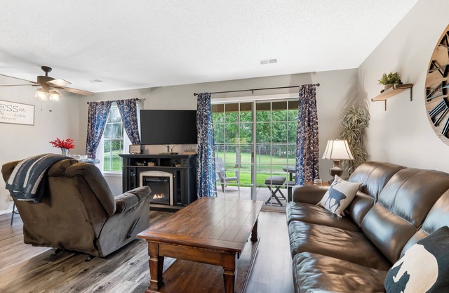 Fallcreek Haven – A Chic Retreat