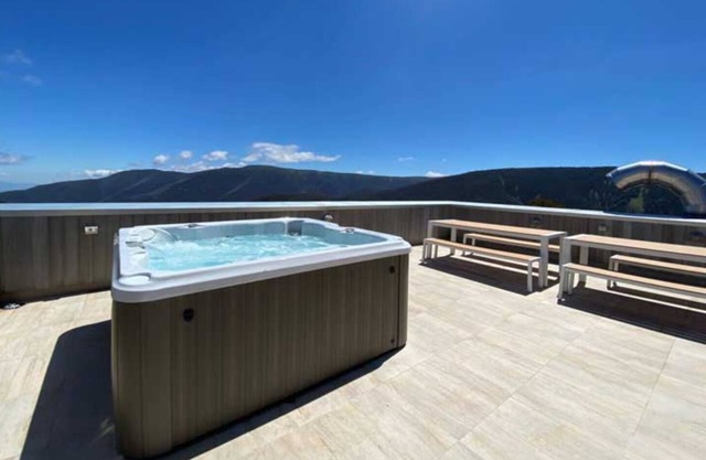 Falls Creek Spa Penthouse by Ready Set Stay
