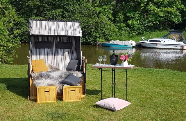 Familienfreundliche Erdgeschosswohnung mit Großzügigem Garten und Wasserzugang