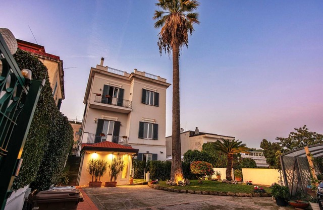 family apartment in the tranquility of Posillipo, a stone's throw from the sea