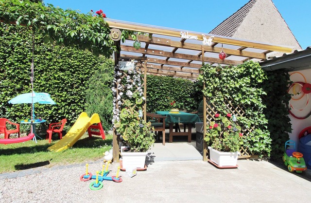 Family apartment with terrace, garden and extensive furnishings in Kröpelin