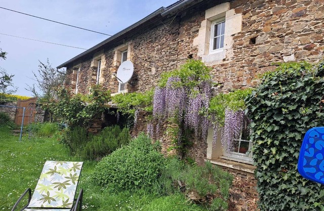 Family country house, hiking and nature, close to shops and leisure activities