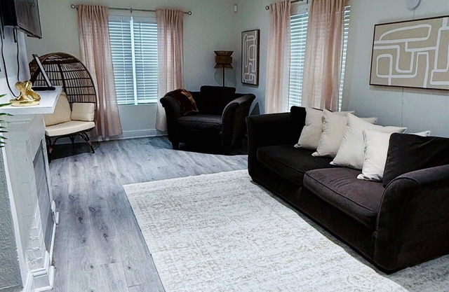 Family-Friendly 2BR Bungalow | Falcons Concerts Pool Access | Botel