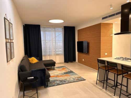 Family Friendly 3BR with Free Parking - in Rishon Letzion