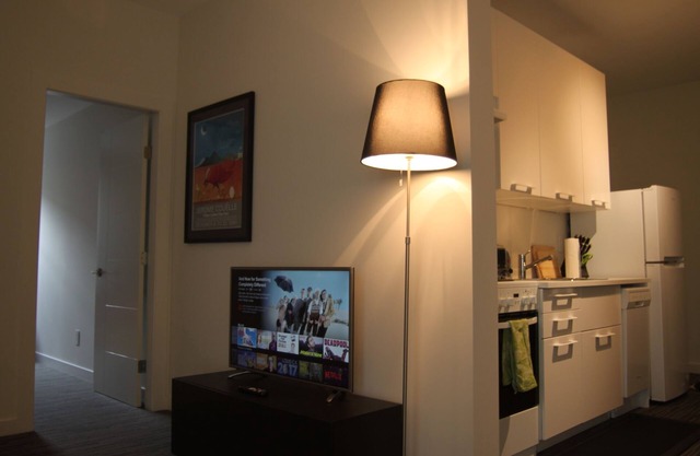 Family-Friendly 2BR Ambleside Suite Near Beach & Trails