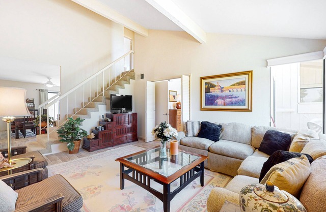 Family-friendly condo w/mountain views, community pools & spa - close to golf