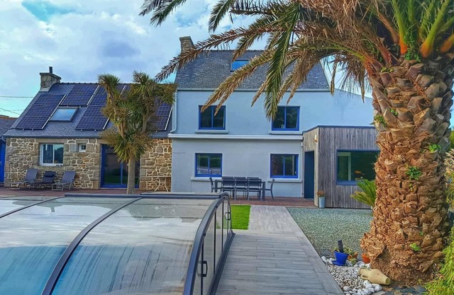 "Family-Friendly House with Heated Pool & Private Garden – Close to the Beach"