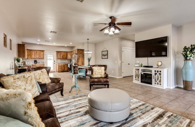 Family-Friendly Luxury ~ Superstition Mtn Desert Escape, No Stairs, New Remodel