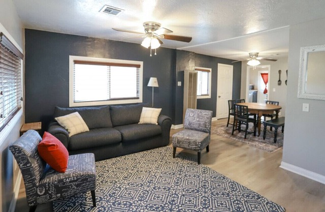 Family Friendly Retreat| 3 King Bed for Kids & Dogs