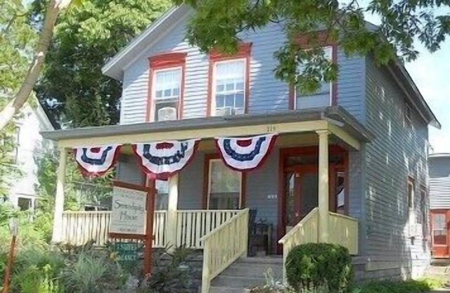 Family Friendly Suite a block from Lake Michigan