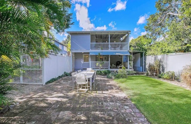 Family Gem - 4Bed/2Bath/3Car - Beautiful Renovated 1920's Queenslander