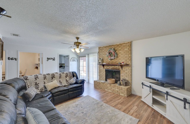 Family Home in Fort Worth: Pets Welcome!