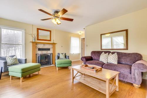 Family Home with Game Room and Decks in Etlan!