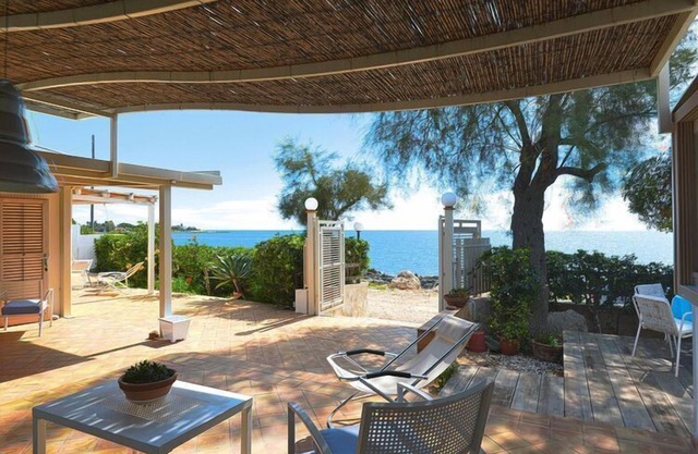 Family House in Fontane Bianche by the Sea