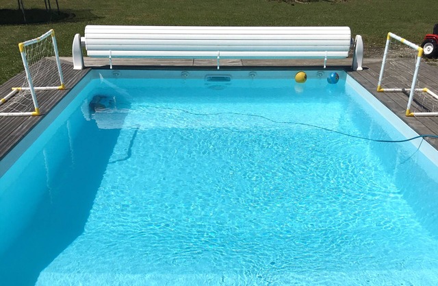 Family house overlooking the Pyrenees with swimming pool