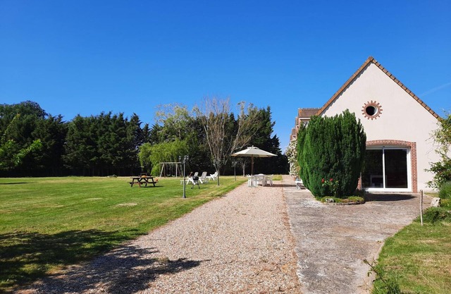 Family Retreat with Private Pool, Games, and Farm Animals in the Countryside