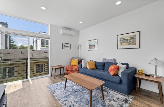 Family Townhome w/Rooftop Near Beach, Parks, Lake