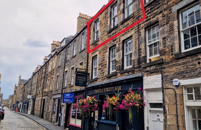 fantastic 2 bedroom on a bohemian street in Edinburgh's New Town