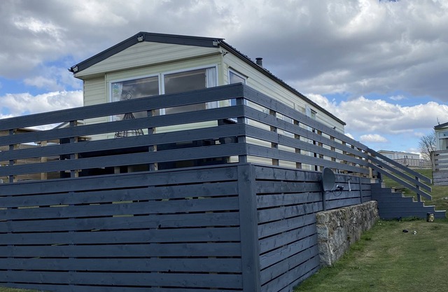 Fantastic 3 bedroom static caravan with large wrap round decking