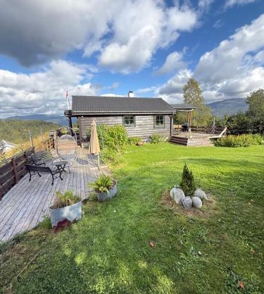 Fantastic cabin in the woods & boat for rental or 2 days free boat on 7 days stay