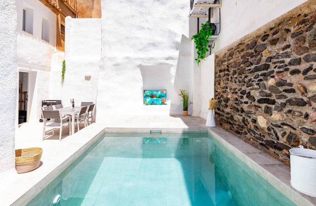 Fantastic house with pool and wifi