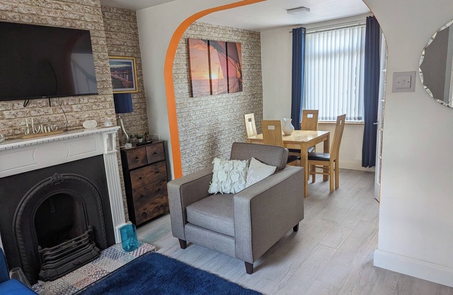 Fantastic Location to Ebrington Sq and city centre