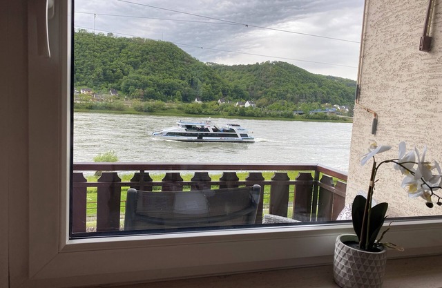 Fantastic vacation apartment directly on the Rhine - comfort & view of the Rhine near the Loreley