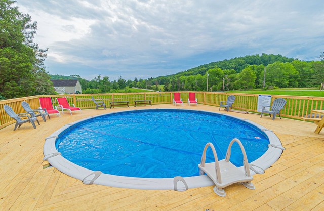 Farmhouse at Fernstone | 4BR, 1.5BA, Pool & Hot Tub