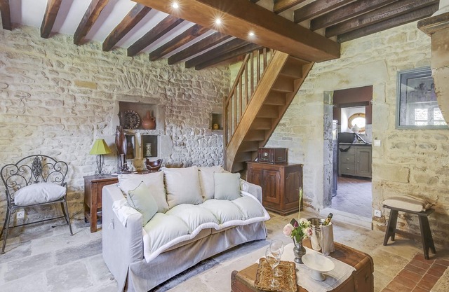 Farmhouse in Talon with Scenic Views