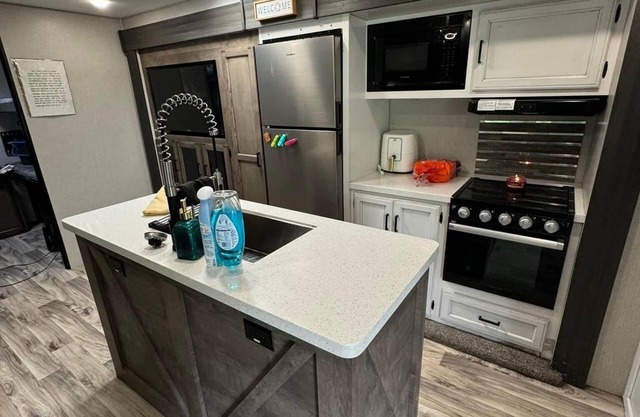 Farmhouse on Wheels! RELAXING RESORT!