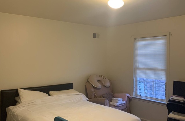 Feel at home at this one bedroom romantic house nNo more over price over booked