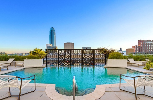 Feel At Home Even When You Are Away ! Suite Apartment in the Galleria