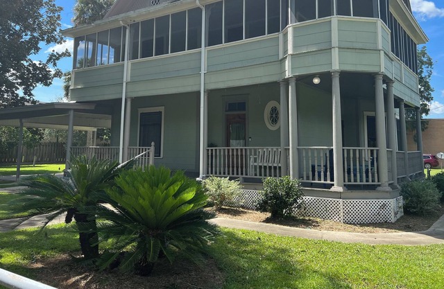 Feel at home in comfortable Williston Historic Hm close to everything you need.