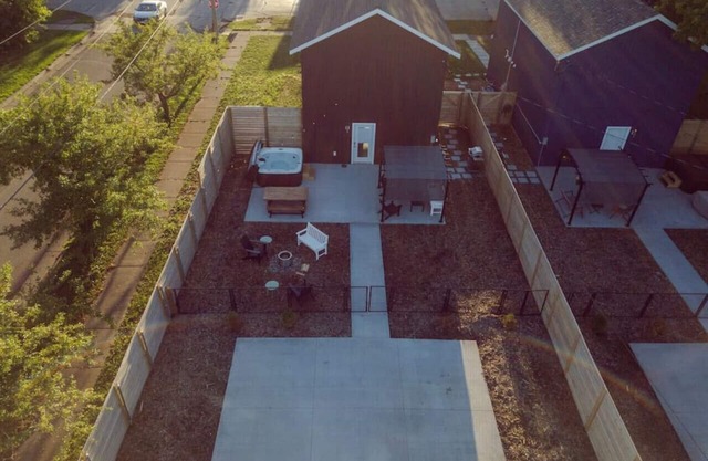 Fenced in backyard, family and pet friendly!