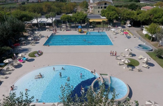 Feriendorf Stork Lodge Deluxe für 6 Personen
