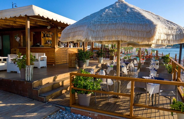 Ferienwohnung Ulivo mit Pool und Privatstrand