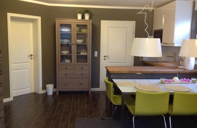 FeWo Buchheim, hochwertig und gemütlich, 5min zur S-Bahn