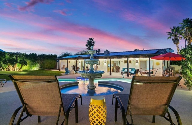 Fiesta De Aqua – Playful Palm Springs Oasis with Pool, Spa, Putting Green & Mountain Views